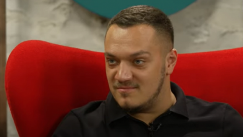 GASTOZ VAN SEBE ZBOG ONOGA ŠTO MU SE DESILO, ZAKUKAO JAVNO Zadesila ga šok nesreća, ne može da se smiri!