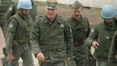 OTKRIVEN TRANSKRIPT RAZGOVORA SLOBE I RATKA POSLE SREBRENICE Mladić: Karadžič je idiot!; Milošević: Neka ide bre u pi*ku materinu!
