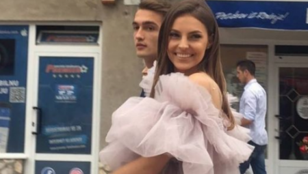 O OVOME ĆE SE TEK PRIČATI Džejla Ramović prošetala prezgodnog frajera i zaplistala u posebnoj toaleti (FOTO)