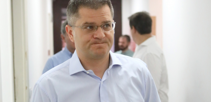 ZAVIST: OPOZICIONAR NIKAKO NE USPEVA DA SAKRIJE SVOJE OZBILJNE KOMPLEKSE: Jeremić pozeleneo od ljubomore zbog Vučićevog uspeha u SB!