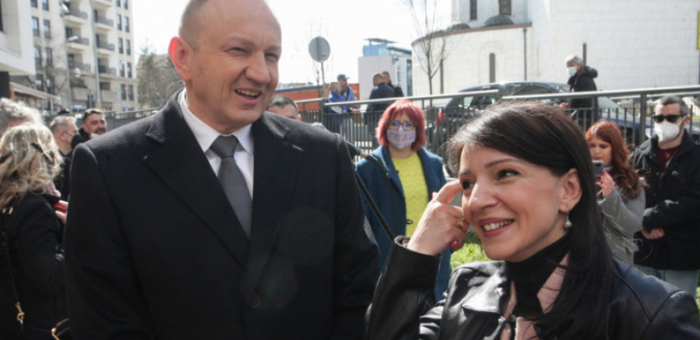 SKANDAL Đilas i Marinika ismevaju najdivniju srpsku pesmu "Tamo daleko", besni su na Vučića!