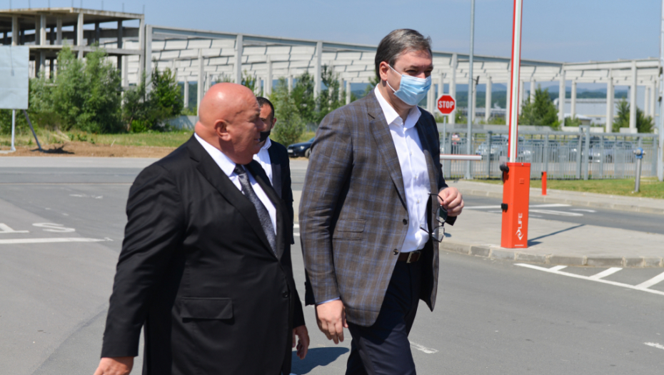 NOVINAR TELEVIZIJE N1 UPITAO PREDSEDNIKA ZA PALMU Vučić ga je odgovorom postideo!