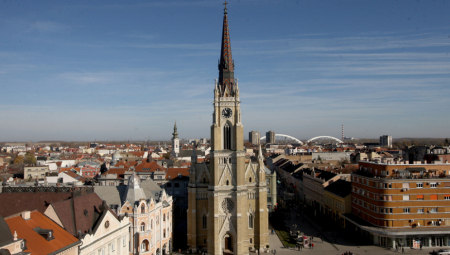 NOVI SAD KOLEVKA KULTURE Otvoreno 68. Sterijino pozorje
