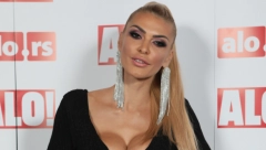 SKINULA SE SNEŽANA BORJAN! Pokazala zanosne obline, od njene figure zastaće vam dah!
