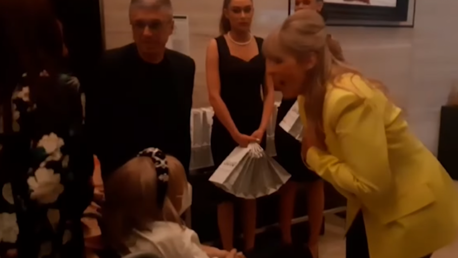 RASPLAKALA SVE PRISUTNE Marina Tucaković se na promociji albuma pojavila u invalidskim kolicima, reči koje su joj uputili i vas će zaboleti (VIDEO)