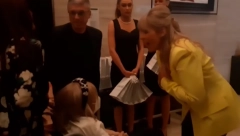 RASPLAKALA SVE PRISUTNE Marina Tucaković se na promociji albuma pojavila u invalidskim kolicima, reči koje su joj uputili i vas će zaboleti (VIDEO)