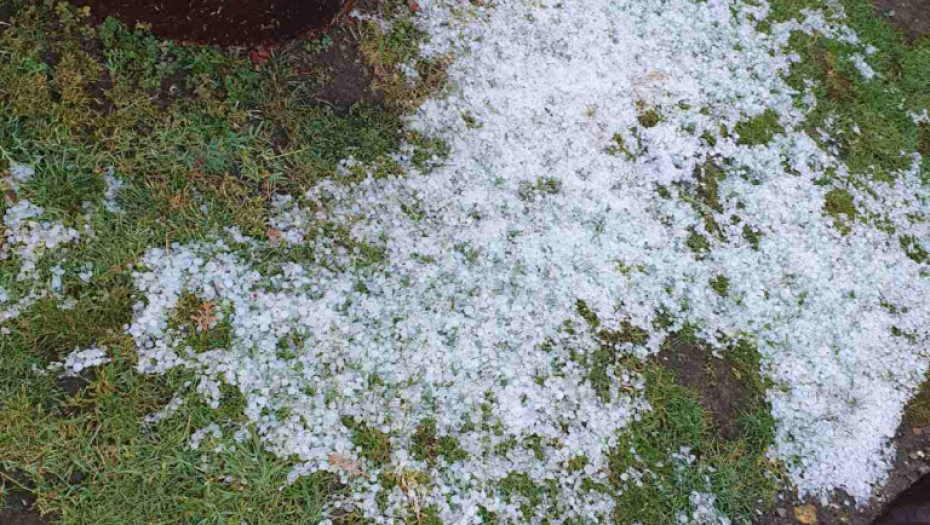 GRAD VELIČINE LEŠNIKA PAO U LOVĆENCU Nevreme zahvatilo i Sombor, RHMZ najaljuje pljuskove u svim delovima Srbije