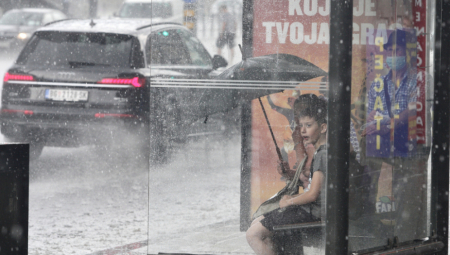 RHMZ IZDAO UPOZORENJE NA VELIKU KOLIČINU PADAVINA! Za vikend pljuskovi i grmljavina u ovim delovima Srbije