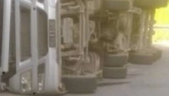 UŽAS KOD BORA Prevrnuo se kamion sa sumpornom kiselinom