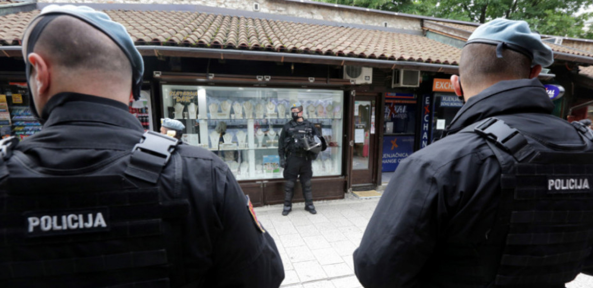 Muškarac ubio dete u Foči! Uzeo jednu osobu za taoca!