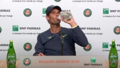 NADAL NIJE MOGAO DA DOĐE SEBI NA PRES KONFERENCIJI! Ovo je dokaz koliko je Novak izmorio Rafu! (VIDEO)