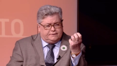 AMERIČKI PROFESOR ŠOVINISTIČKI UDARIO "Srbi su nagrađeni za genocid!"