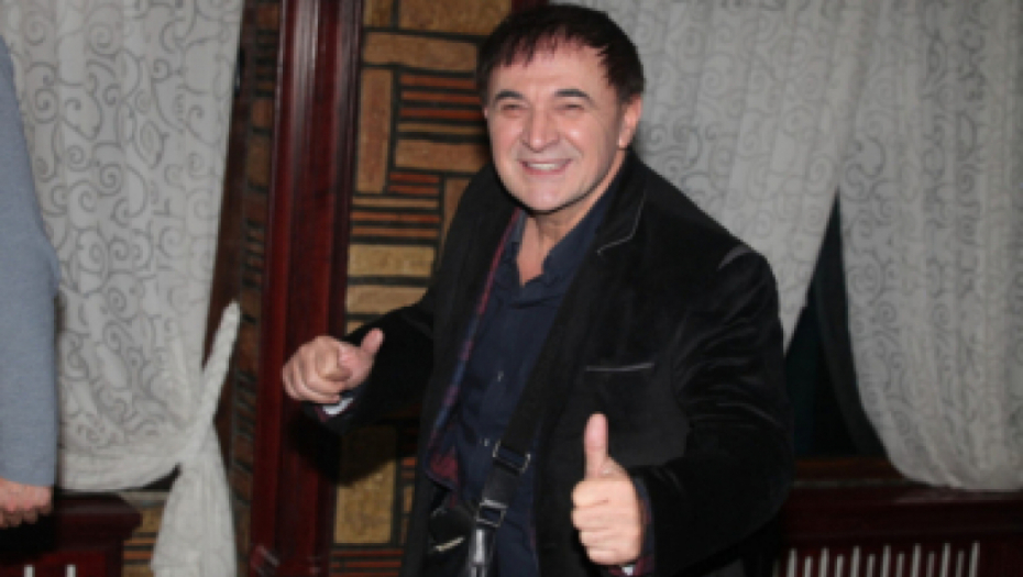 BILA JE U CENTRU SKANDALA SA 30 GODINA STARIJIM FOLKEROM  Pričalo se da ga je žena zbog nje isterala iz kuće, a evo kako danas izgleda zanosna pevačica  (FOTO)