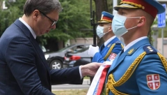 HVALA VAM NA ČASTI KOJU STE DALI SRBIJI Vučić položio venac na Spomenik junacima sa Košara (FOTO)