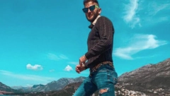 TRESE SE OD STRAHA Naš pevač izgubio telefon pun intimnih fotografija i snimaka: Preplašen da ne isplivaju u javnost, ali to nije najgore (FOTO)