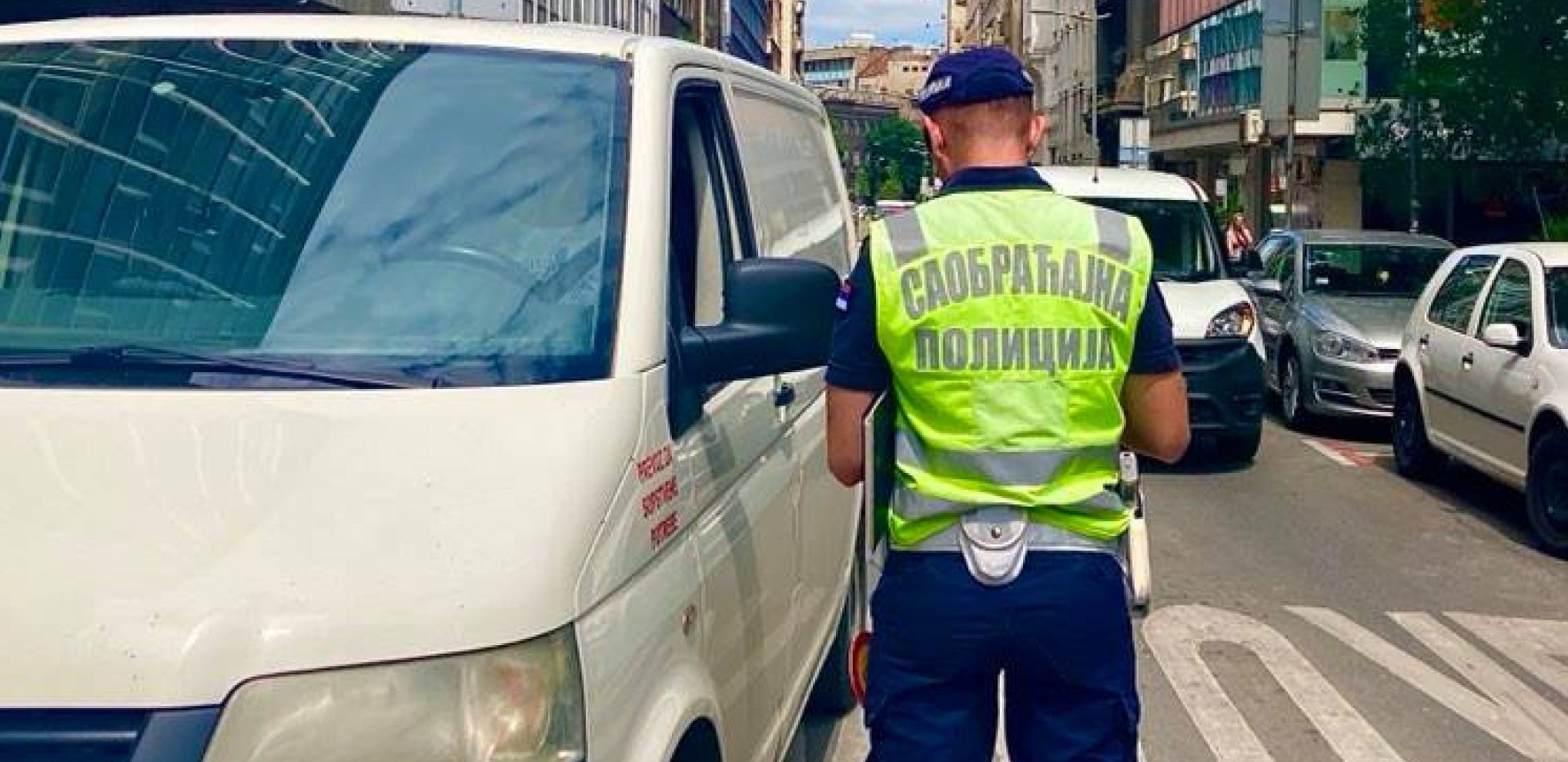 POLICIJA VREBA NA RAZNE NAČINE Kazna 10.000 dinara ako koristite ovaj uređaj tokom vožnje
