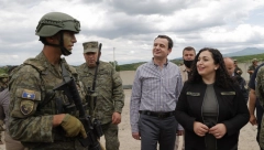 ANGAŽOVAO SINOVCA TERORISTE Amerikanci stopirali isporuku mitraljeza jer je Kurti spremao napad na Srbe!