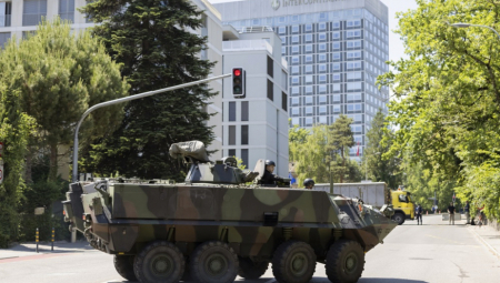 TENKOVI NA ULICAMA ŽENEVE! Snajperisti na krovovima, reka blindiranih automobila, počinje sudar titana!