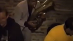 ŠIPTAR I KUM U PROVODU Sviraju im trubači, vade evre i pištolje! (VIDEO)