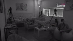 DOK JE U BELOJ KUĆI RATNO STANJE! Oteti zadrugari uživaju kao nikad do sada, produkcija ih iznenadila, a Fran ne krije oduševljenje