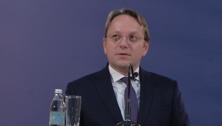 VARHEJI PREDSTAVIO PAKET ZA PROŠIRENJE "Srbija iskren partner, da uskladi spoljnu politiku"
