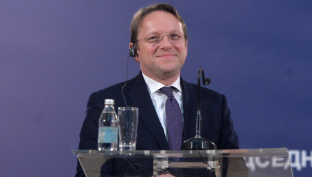 VARHELJI ČESTITAO VUČIĆU Radujemo se što ćemo sarađivati sa vama na putu Srbije ka EU! (FOTO)
