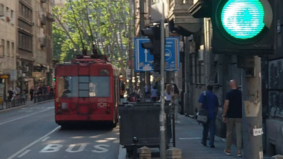 RETKO KO ZNA PRAVILNO DA IH KORISTI Nema potrebe da tastere za pešake na semaforima pritiskamo više puta