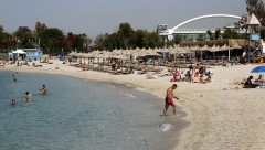 NA PORŠE OD 200.000 EVRA OKAČIO ŠATOR I KRENUO NA LETOVANJE Urnebesna fotografija ovog turiste izazvala haos na društvenim mrežama (FOTO)