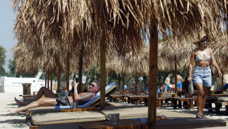 PANIKA Zbog smrti bogatog Grka i propasti njegove turističke agencije ispaštaju naši turisti: Stotine Srba izvisilo za letovanje