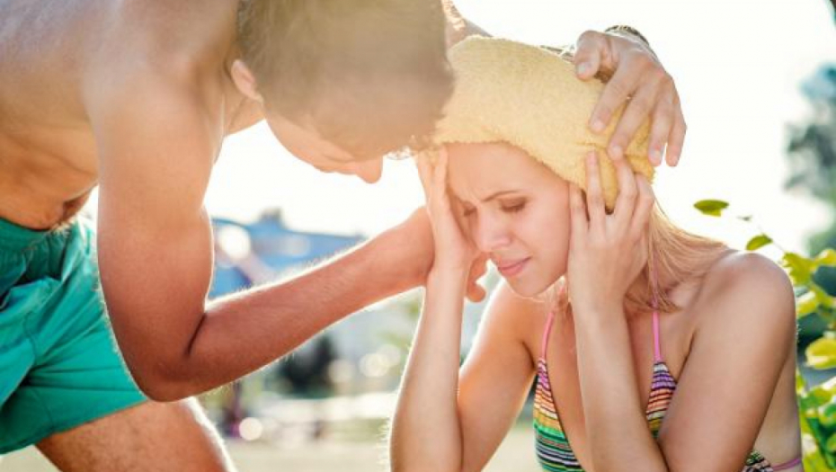 SVI ZNAJU KOLIKO JE SUNČANICA OPASNA Da li ste čuli za trovanje suncem, evo koji su simptomi