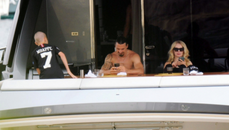 DOK SVI PRATE EVROPSKO PRVENSTVO, ZLATAN UŽIVA NA JAHTI! Ovako Ibrahimović provodi svoj odmor! (FOTO GALERIJA)