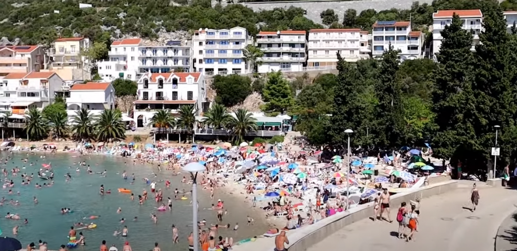 SRPKINJA ORGANZOVALA PLJAČKU U GRČKOM LETOVALIŠTU Jedan od aktera doživeo moždani udar tokom bega, žitelji uznemireni
