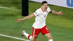 LEVANDOVSKI STIŽE U PREMIJER LIGU? Spremno 50.000.000 evra za napadača Bajerna, čeka se njegov odgovor!