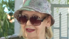 ČESTO SMO SE VIĐALI NA MORU, IMAO JE SLIČNOSTI SA TOMOM!  Lepa Lukić se bolnim rečima oprostila od Novice Zdravkovića i otkrila nepoznate detalje iz njegovog života