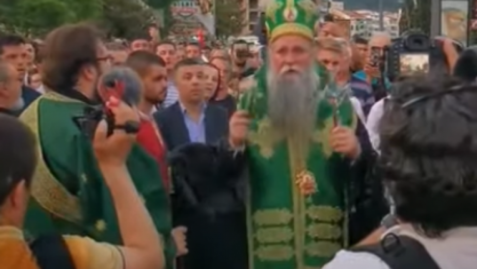 HILJADE LJUDI U BUDVI NA LITIJI Predvodi ih mitropolit Joanikije! (VIDEO)
