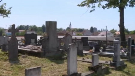 NEMA MIRA ZA SRBE NI U SMRTI Naši državljani strahuju i kriju poreklo: Spomenici uništeni i krstovi okrenuti naopako