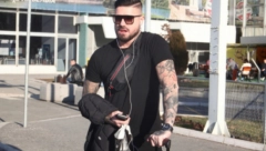 IMA GLAVU KAO TELE! Isplivala fotografija MC Stojana sa početka karijere, komentari samo pljušte, a pevač ne liči na sebe (FOTO)