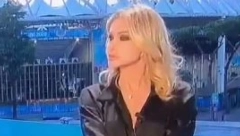 Novinarka slučajno pokazala međunožje! Za sedam sekundi, preko milion pregleda! (VIDEO)