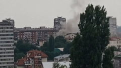 BORBA SA STIHIJOM NA LIONU Vatrogascima smetaju parkirana vozila, gašenje traje već dva sata (FOTO)