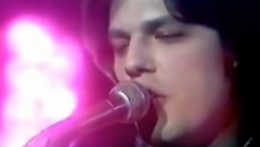 PROSLAVLJENI HIT, KOJI SVI PEVAMO, KRIJE JEZIVU PRIČU: Posle ovoga balada vam neće zvučati kao pre (VIDEO)
