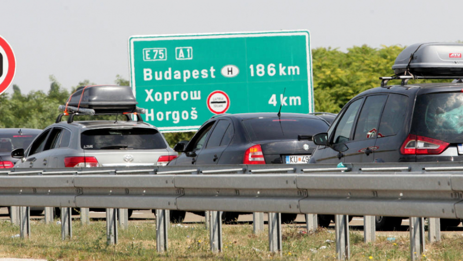 KRKLJANAC NA GRANIČNIM PRELAZIMA! Putnička vozila čekaju satima da pređu, oglasio se i AMSS!