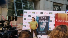 POZNATI UŽIVAJU NA LUKASOVOJ PROMOCIJI Posle Ace Lukasa i Pejović otkrio da li će objaviti autobiografiju (VIDEO)