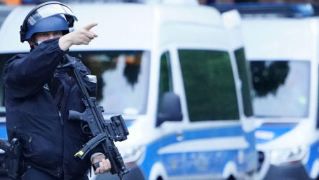 MUŠKARAC SA KiM SEKIROM UBIO UKRAJINKU Policija ga ubila nakon stravičnog zločina u Berlinu