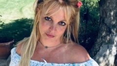 BRITNI SPIRS OPET ŠOKIRALA JAVNOST Trudna pozirala potpuno gola sa svojim psom!