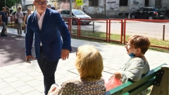 VESIĆ ISTIČE VAŽNOST URBANIZACIJE SVAKOG NASELJA Rekonstrukcija centralnih trgova u Dobanovcima i Jakovu