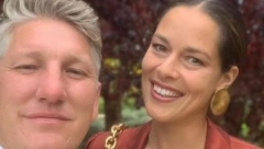 ANA ZAGOLICALA MAŠTU FANOVIMA, ODMAH POČELI DA SE NIŽU KOMENTARI! Jedna slika sa Švajnštajgerom je bila dovoljna,  svi su ekspresno uočili! (FOTO)