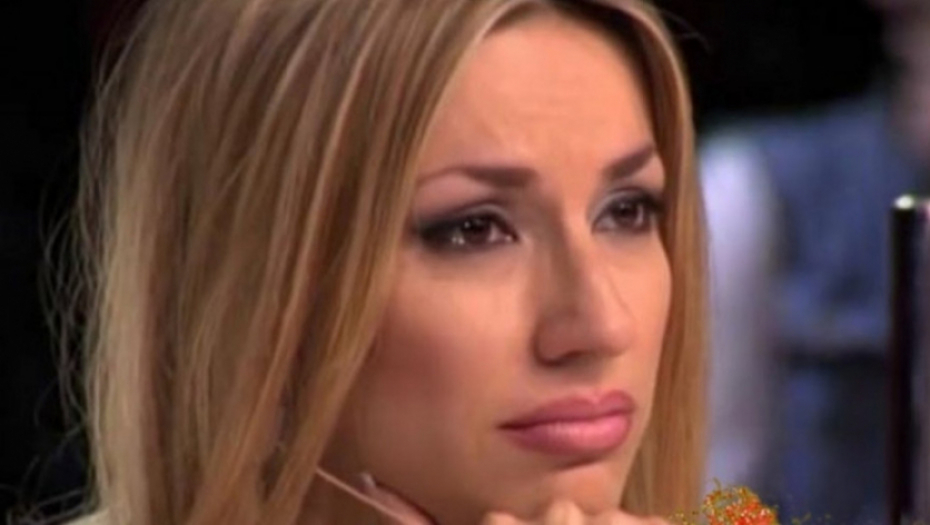 OGLASILA SE NAKON JEZIVOG PADA NA NASTUPU Rada Manojlović izjavom sve zabezeknula: Tako mi i treba, samu sebe sam urekla (FOTO)