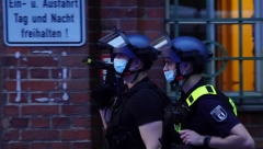 SKANDAL DRMA NEMAČKU Policija pretresa stan bivšeg poslanika SPD-a, proneveren OGROMAN novac
