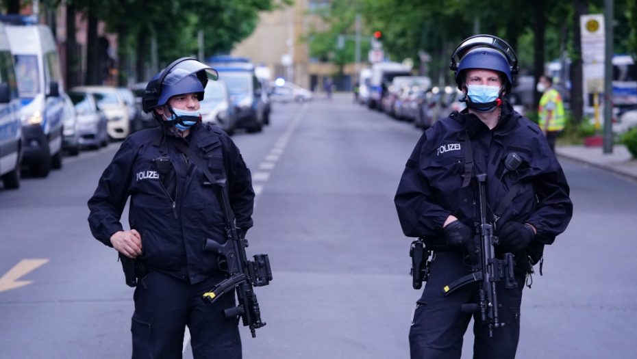 FILMSKA SCENA U NEMAČKOJ Srbin sa još trojicom opljačkao kuću, policija koristi helikoptere u poteri!