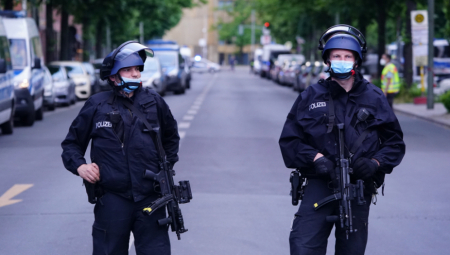 FILMSKA SCENA U NEMAČKOJ Srbin sa još trojicom opljačkao kuću, policija koristi helikoptere u poteri!